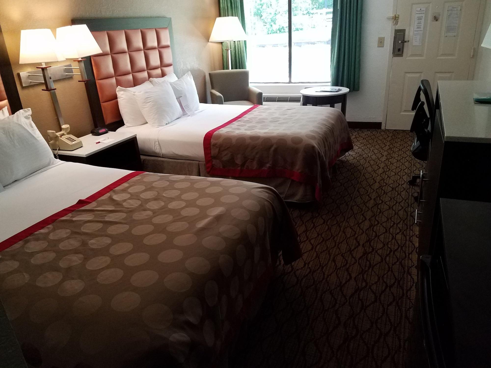 Отель Ramada By Wyndham Temple Terrace/Tampa North Экстерьер фото