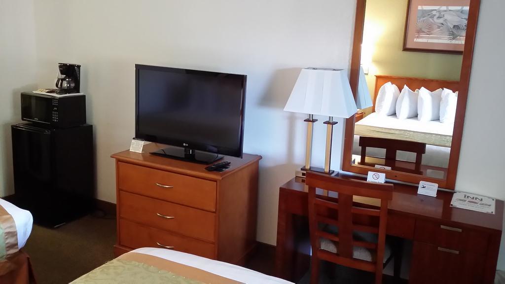 Отель Ramada By Wyndham Temple Terrace/Tampa North Номер фото