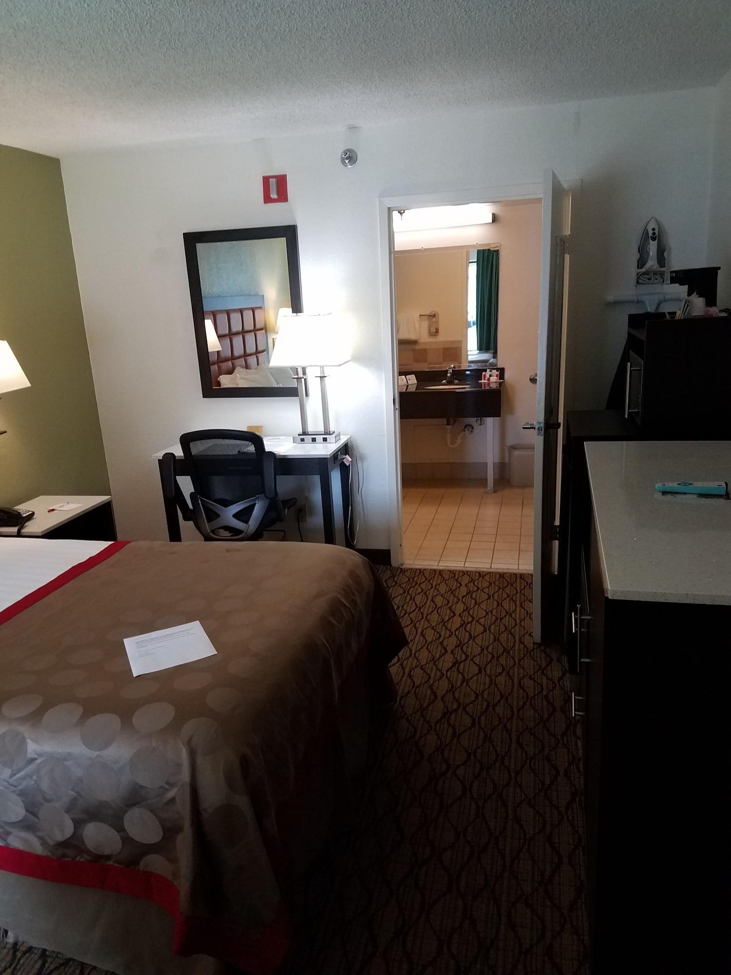 Отель Ramada By Wyndham Temple Terrace/Tampa North Экстерьер фото