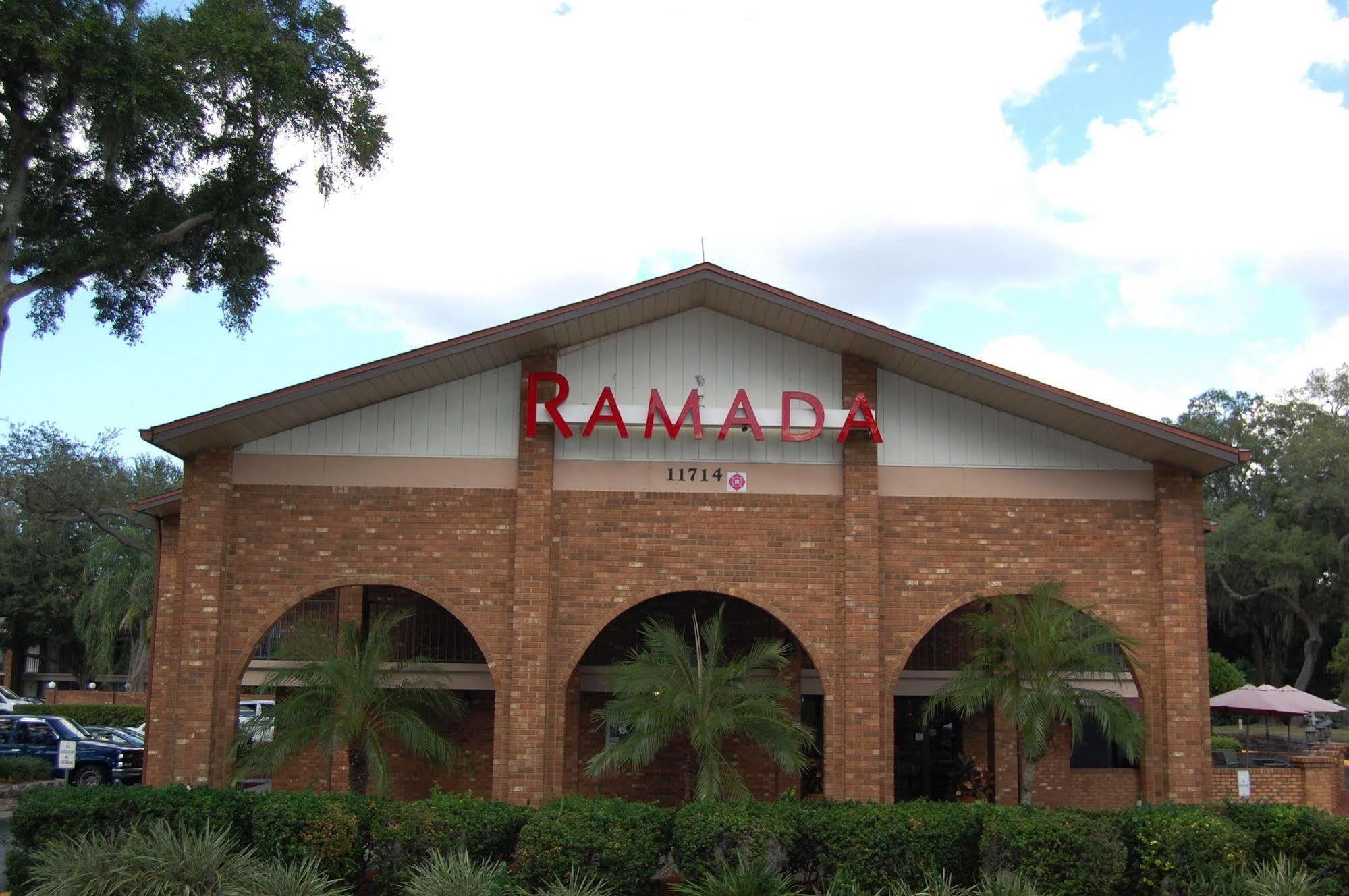Отель Ramada By Wyndham Temple Terrace/Tampa North Экстерьер фото