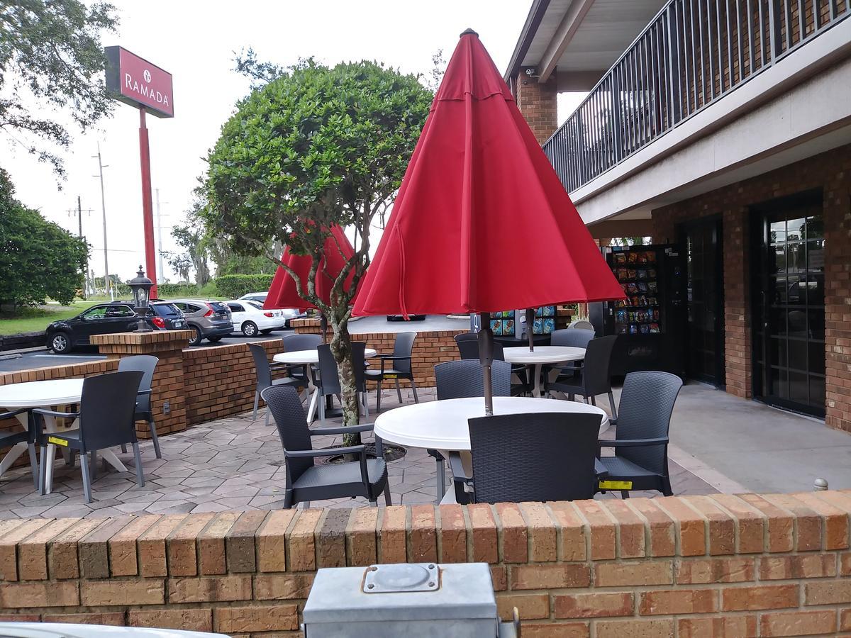 Отель Ramada By Wyndham Temple Terrace/Tampa North Экстерьер фото