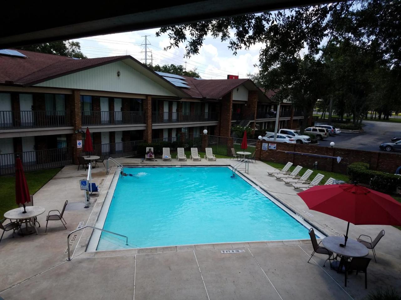 Отель Ramada By Wyndham Temple Terrace/Tampa North Экстерьер фото