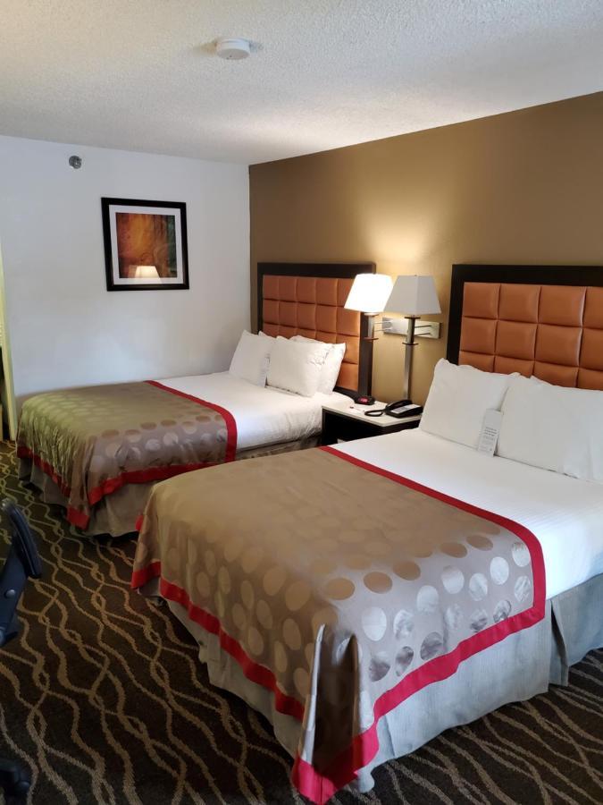 Отель Ramada By Wyndham Temple Terrace/Tampa North Экстерьер фото
